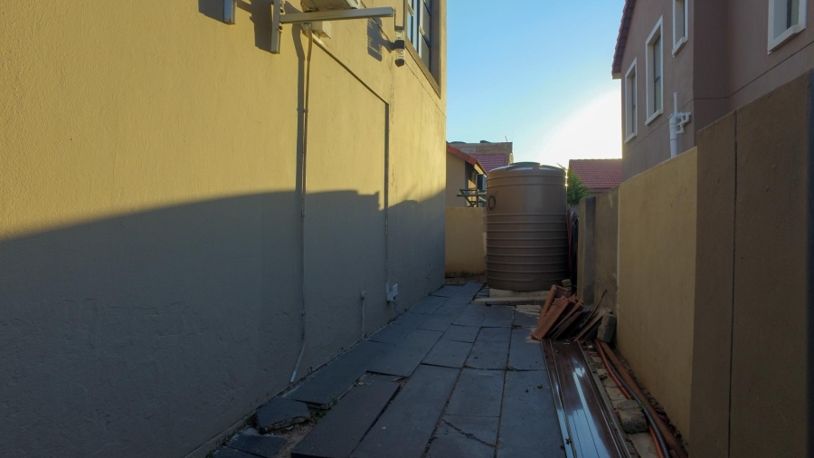 5 Bedroom Property for Sale in Waterkloof East North West